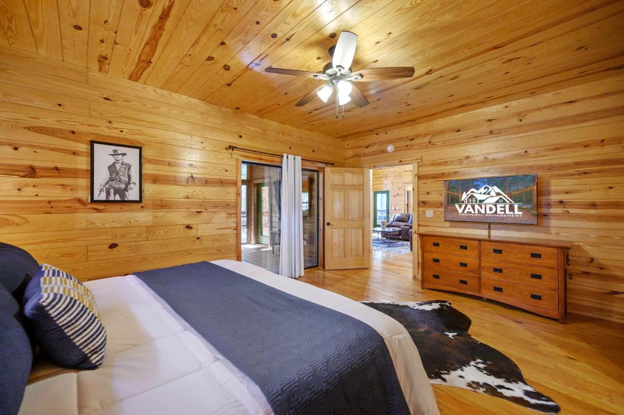 The Eastwood Spacious Retreat With 4 King En-Suites - Hot Tub - Pet-Friendly - Cozy Fire Pit - Prime Location - Multi-Family Broken Bow Esterno foto