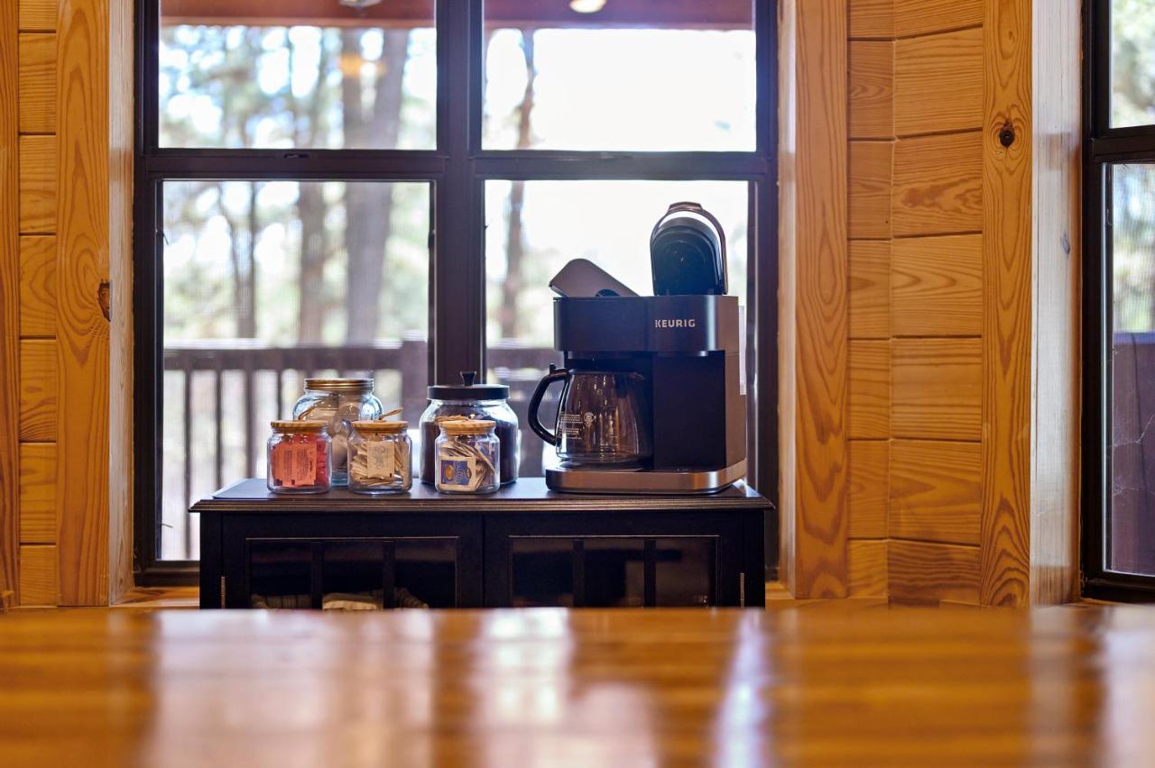 The Eastwood Spacious Retreat With 4 King En-Suites - Hot Tub - Pet-Friendly - Cozy Fire Pit - Prime Location - Multi-Family Broken Bow Esterno foto