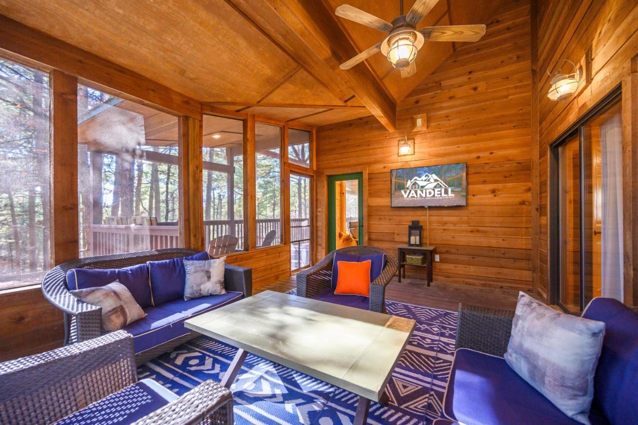 The Eastwood Spacious Retreat With 4 King En-Suites - Hot Tub - Pet-Friendly - Cozy Fire Pit - Prime Location - Multi-Family Broken Bow Esterno foto
