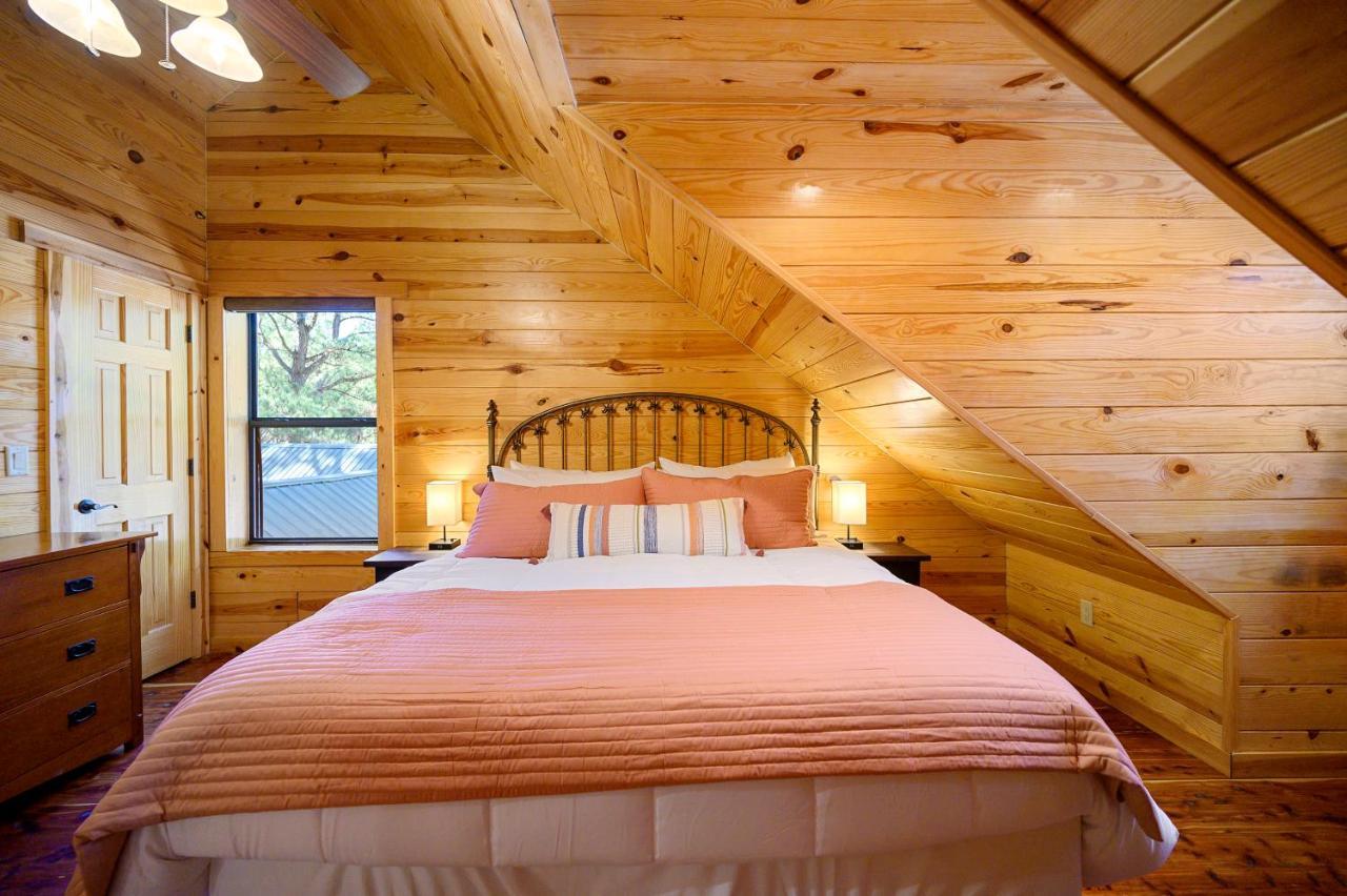The Eastwood Spacious Retreat With 4 King En-Suites - Hot Tub - Pet-Friendly - Cozy Fire Pit - Prime Location - Multi-Family Broken Bow Esterno foto