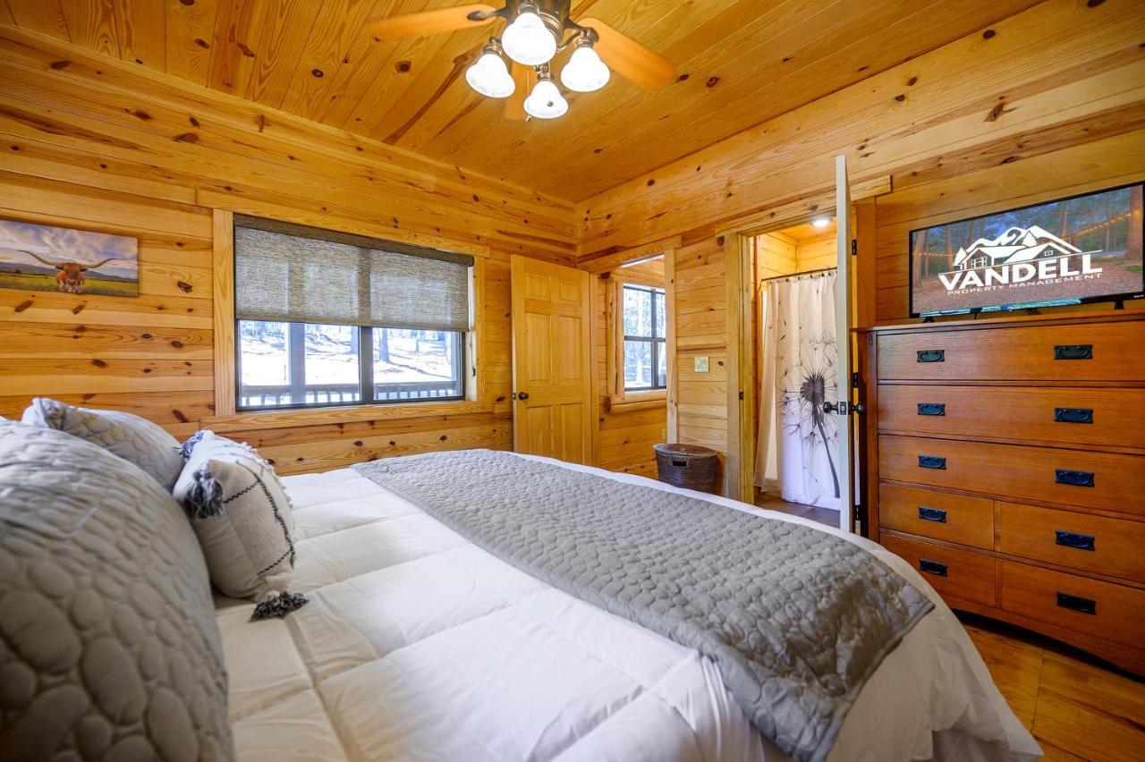 The Eastwood Spacious Retreat With 4 King En-Suites - Hot Tub - Pet-Friendly - Cozy Fire Pit - Prime Location - Multi-Family Broken Bow Esterno foto