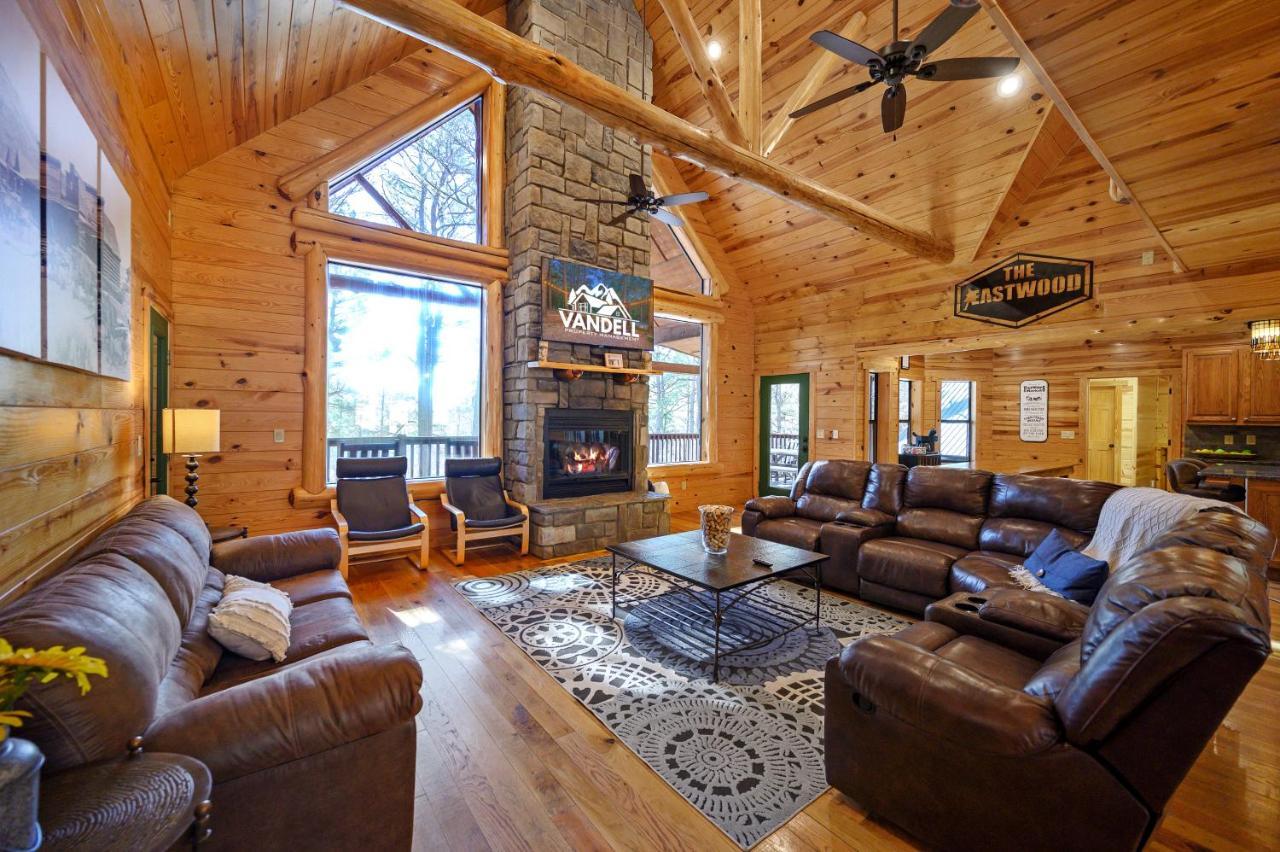 The Eastwood Spacious Retreat With 4 King En-Suites - Hot Tub - Pet-Friendly - Cozy Fire Pit - Prime Location - Multi-Family Broken Bow Esterno foto