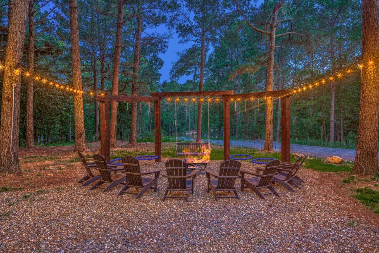 The Eastwood Spacious Retreat With 4 King En-Suites - Hot Tub - Pet-Friendly - Cozy Fire Pit - Prime Location - Multi-Family Broken Bow Esterno foto