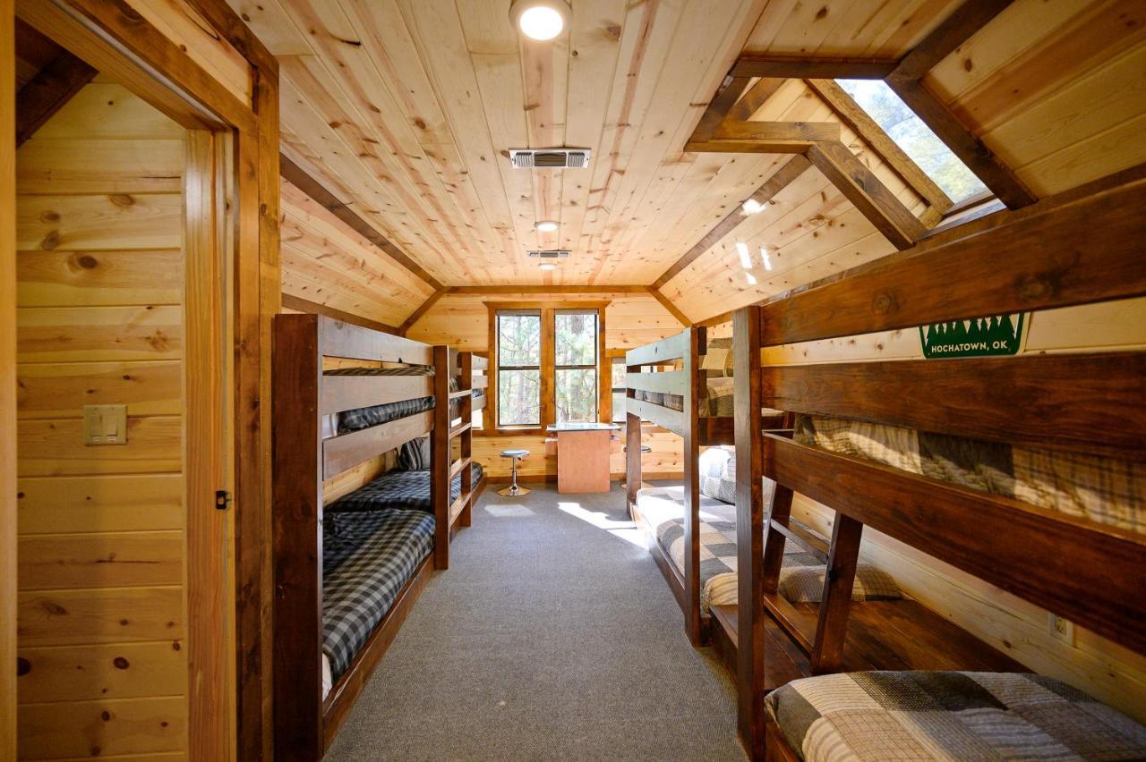The Eastwood Spacious Retreat With 4 King En-Suites - Hot Tub - Pet-Friendly - Cozy Fire Pit - Prime Location - Multi-Family Broken Bow Esterno foto