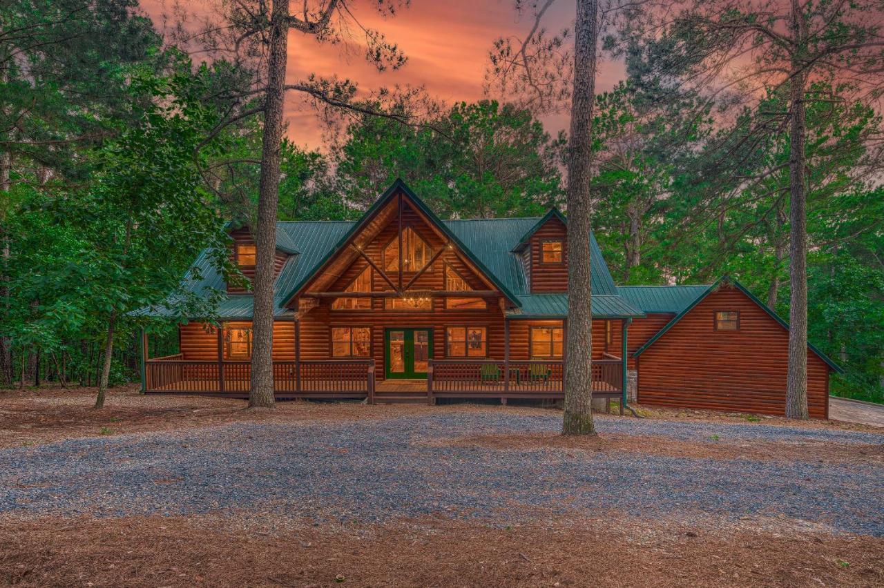 The Eastwood Spacious Retreat With 4 King En-Suites - Hot Tub - Pet-Friendly - Cozy Fire Pit - Prime Location - Multi-Family Broken Bow Esterno foto