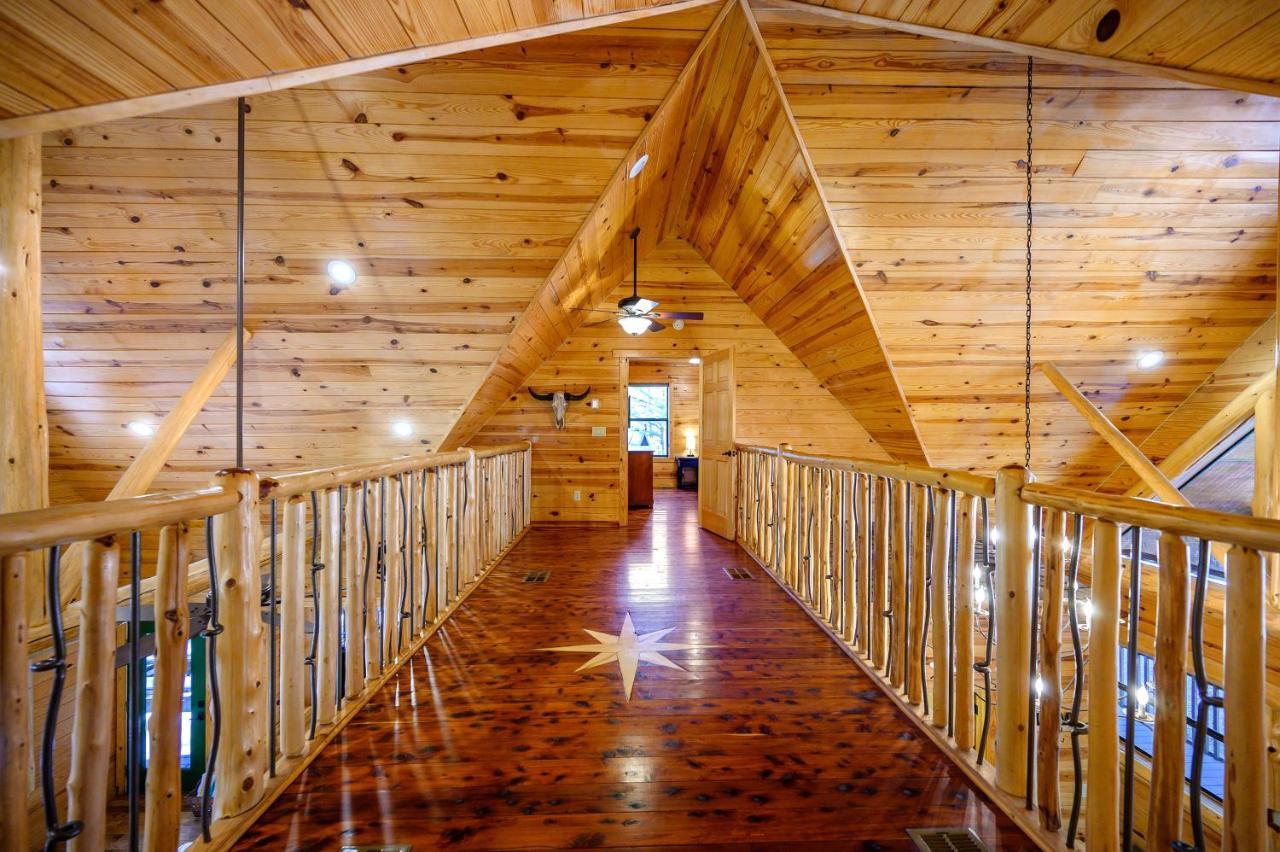 The Eastwood Spacious Retreat With 4 King En-Suites - Hot Tub - Pet-Friendly - Cozy Fire Pit - Prime Location - Multi-Family Broken Bow Esterno foto