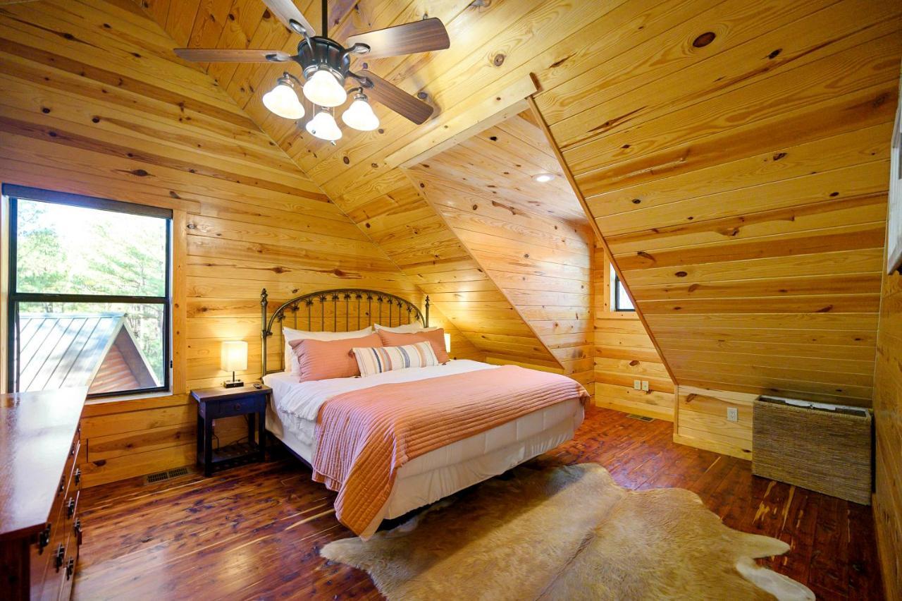 The Eastwood Spacious Retreat With 4 King En-Suites - Hot Tub - Pet-Friendly - Cozy Fire Pit - Prime Location - Multi-Family Broken Bow Esterno foto