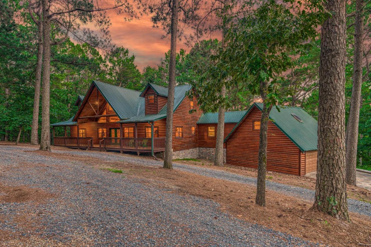 The Eastwood Spacious Retreat With 4 King En-Suites - Hot Tub - Pet-Friendly - Cozy Fire Pit - Prime Location - Multi-Family Broken Bow Esterno foto