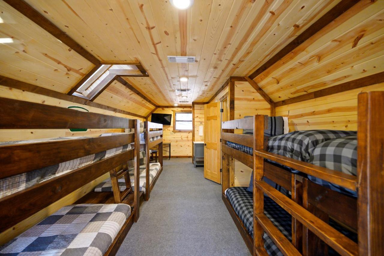The Eastwood Spacious Retreat With 4 King En-Suites - Hot Tub - Pet-Friendly - Cozy Fire Pit - Prime Location - Multi-Family Broken Bow Esterno foto