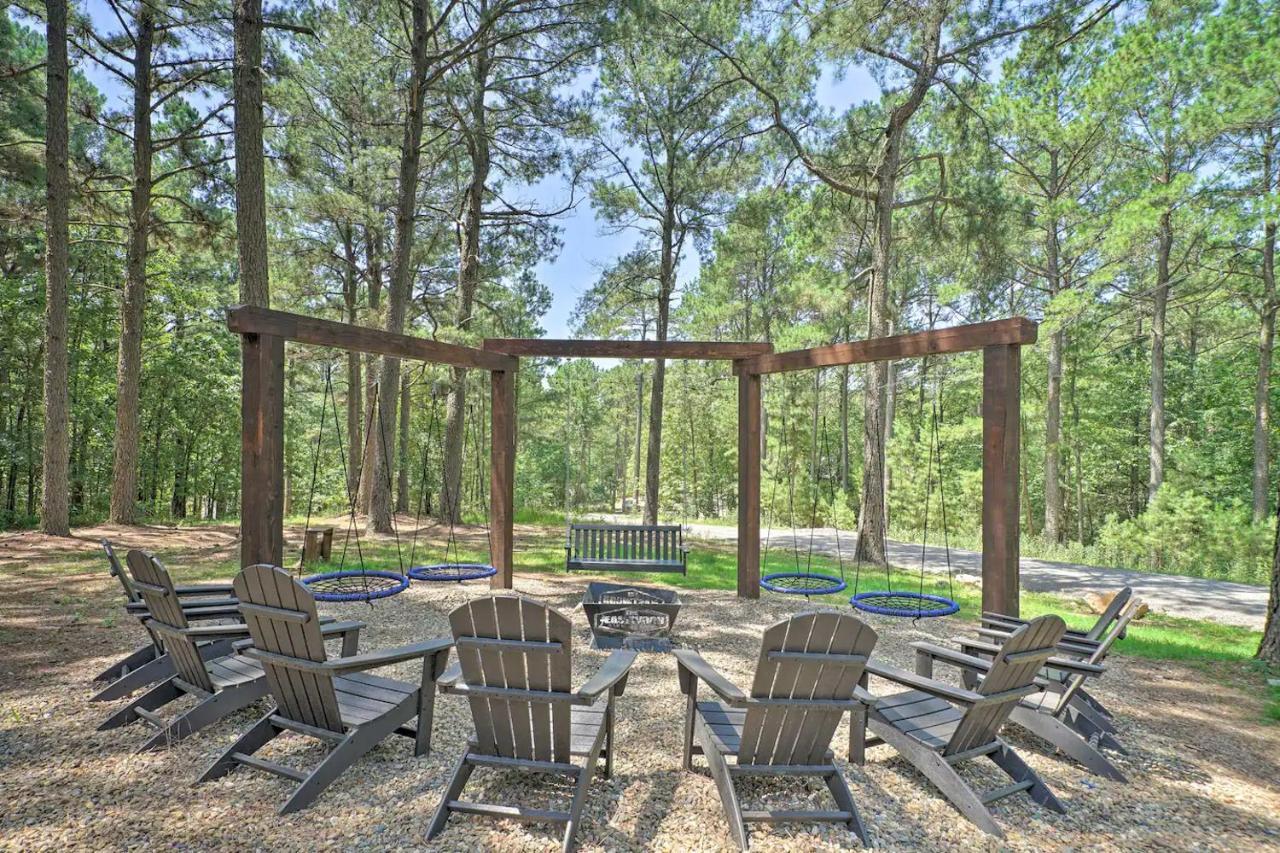 The Eastwood Spacious Retreat With 4 King En-Suites - Hot Tub - Pet-Friendly - Cozy Fire Pit - Prime Location - Multi-Family Broken Bow Esterno foto