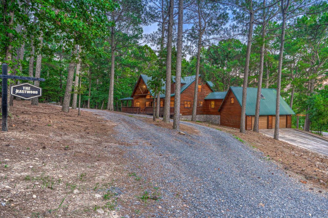 The Eastwood Spacious Retreat With 4 King En-Suites - Hot Tub - Pet-Friendly - Cozy Fire Pit - Prime Location - Multi-Family Broken Bow Esterno foto