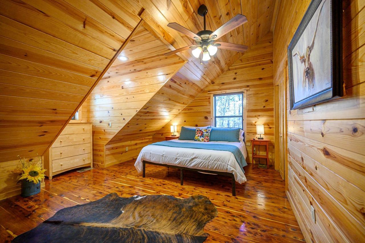 The Eastwood Spacious Retreat With 4 King En-Suites - Hot Tub - Pet-Friendly - Cozy Fire Pit - Prime Location - Multi-Family Broken Bow Esterno foto