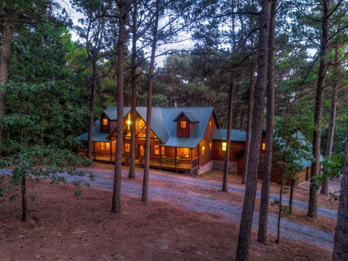 The Eastwood Spacious Retreat With 4 King En-Suites - Hot Tub - Pet-Friendly - Cozy Fire Pit - Prime Location - Multi-Family Broken Bow Esterno foto