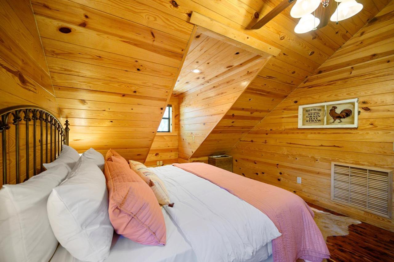 The Eastwood Spacious Retreat With 4 King En-Suites - Hot Tub - Pet-Friendly - Cozy Fire Pit - Prime Location - Multi-Family Broken Bow Esterno foto