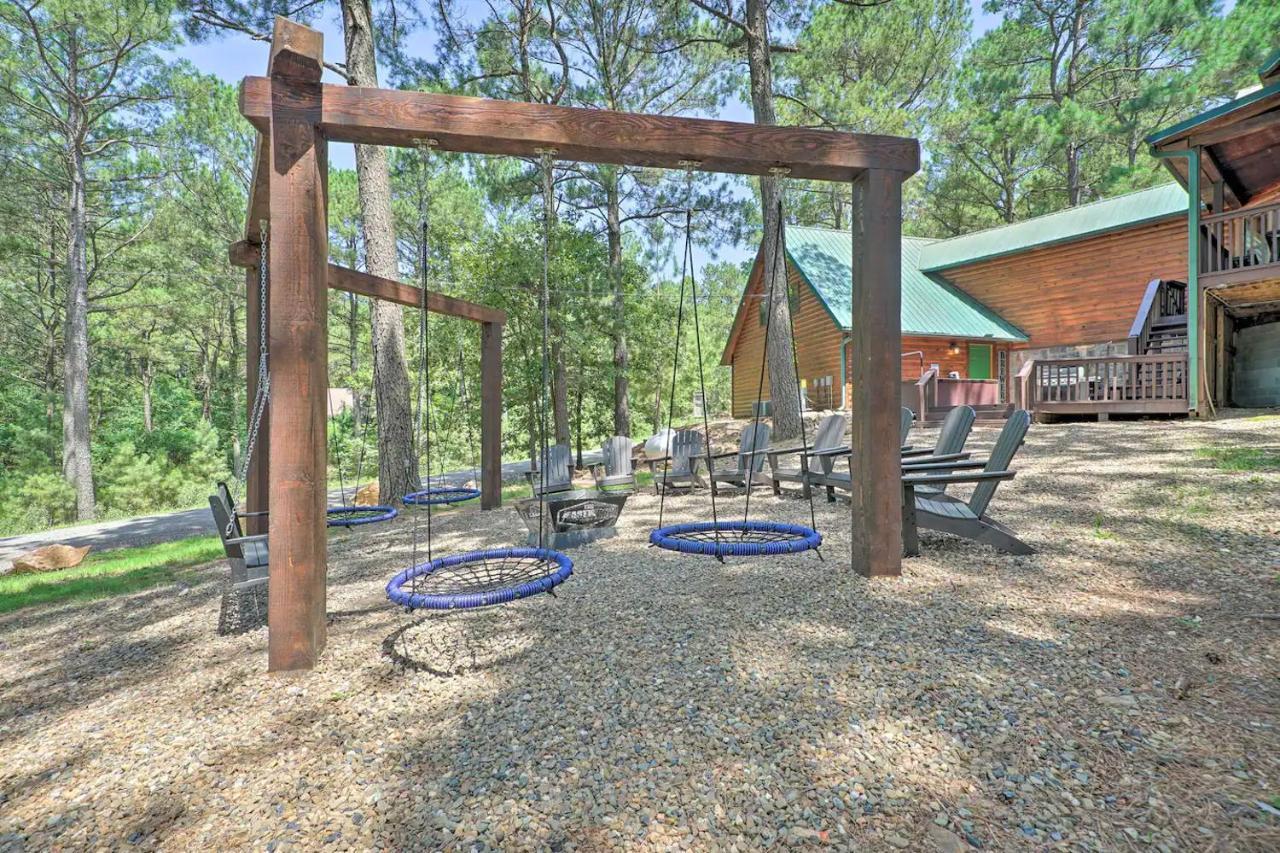 The Eastwood Spacious Retreat With 4 King En-Suites - Hot Tub - Pet-Friendly - Cozy Fire Pit - Prime Location - Multi-Family Broken Bow Esterno foto