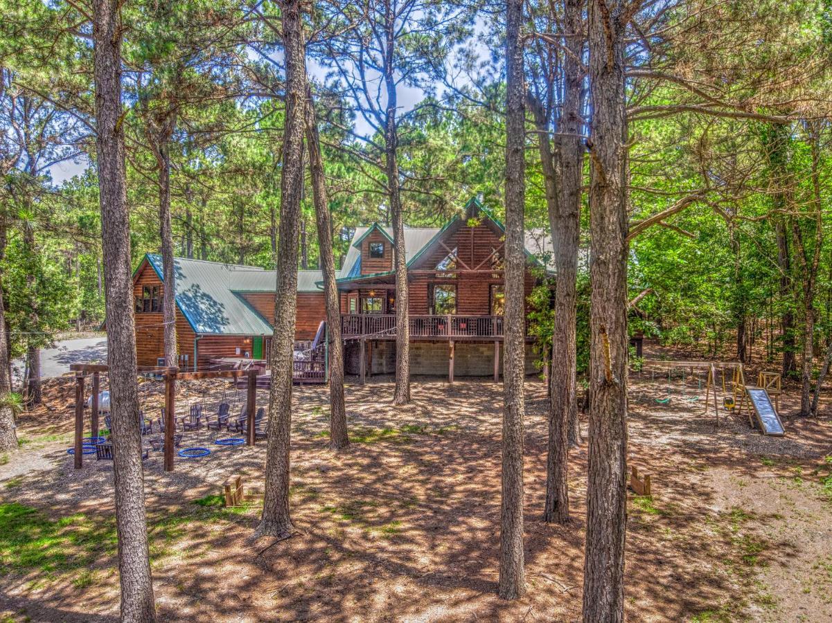 The Eastwood Spacious Retreat With 4 King En-Suites - Hot Tub - Pet-Friendly - Cozy Fire Pit - Prime Location - Multi-Family Broken Bow Esterno foto