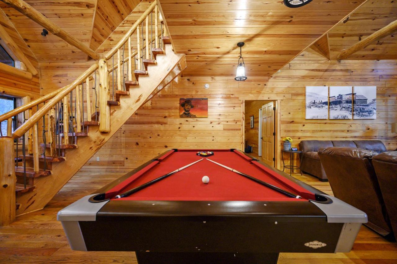The Eastwood Spacious Retreat With 4 King En-Suites - Hot Tub - Pet-Friendly - Cozy Fire Pit - Prime Location - Multi-Family Broken Bow Esterno foto
